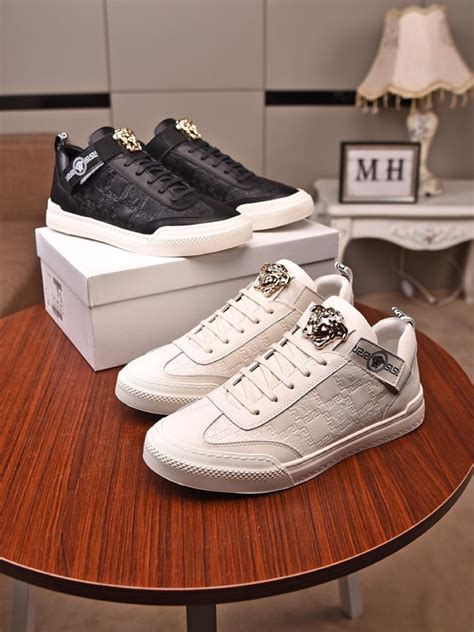 Wholesale Versace Shoes Men Sneakers .